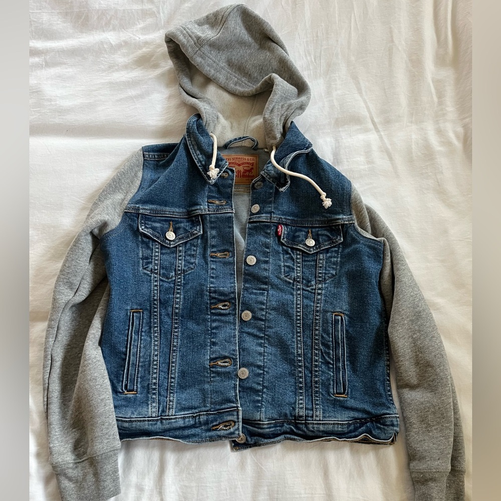 Levi Hybrid Denim Hoodie Classic Trucker Jacket - never worn, brand new, size M